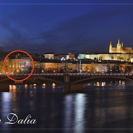 Apartman Dalia Janackovo Nabrezi Prag Exteriör bild