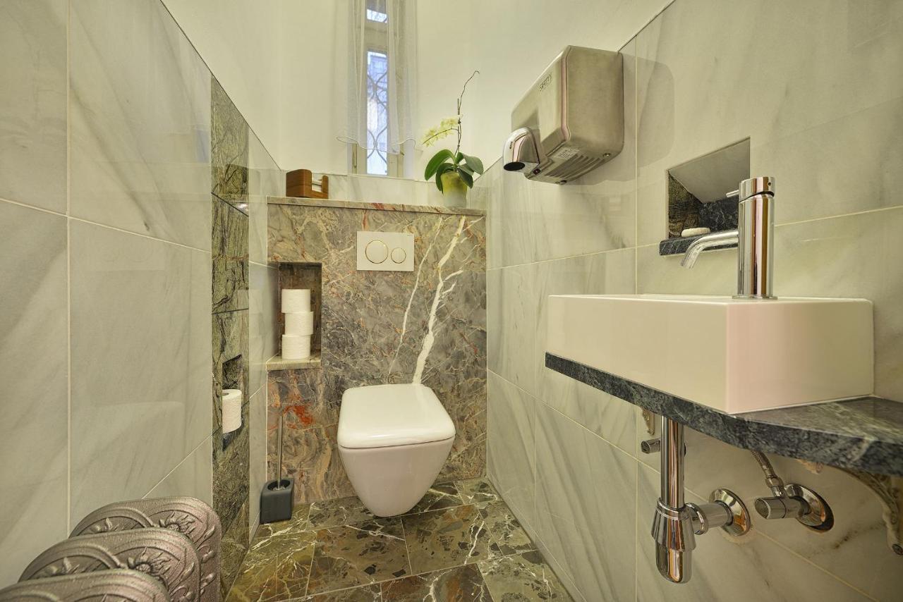 Apartman Dalia Janackovo Nabrezi Prag Exteriör bild