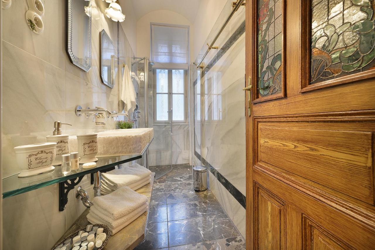 Apartman Dalia Janackovo Nabrezi Prag Exteriör bild