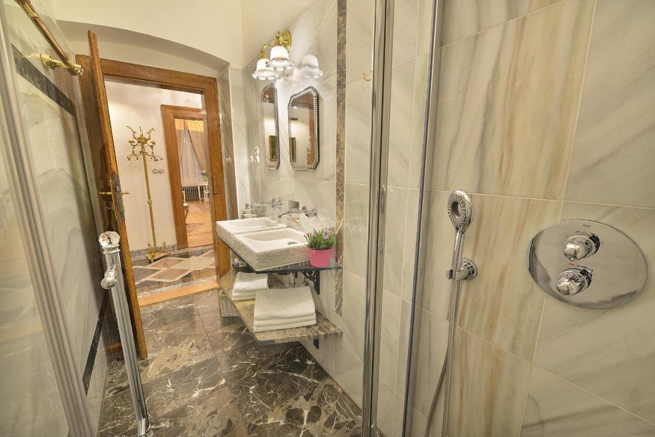 Apartman Dalia Janackovo Nabrezi Prag Exteriör bild