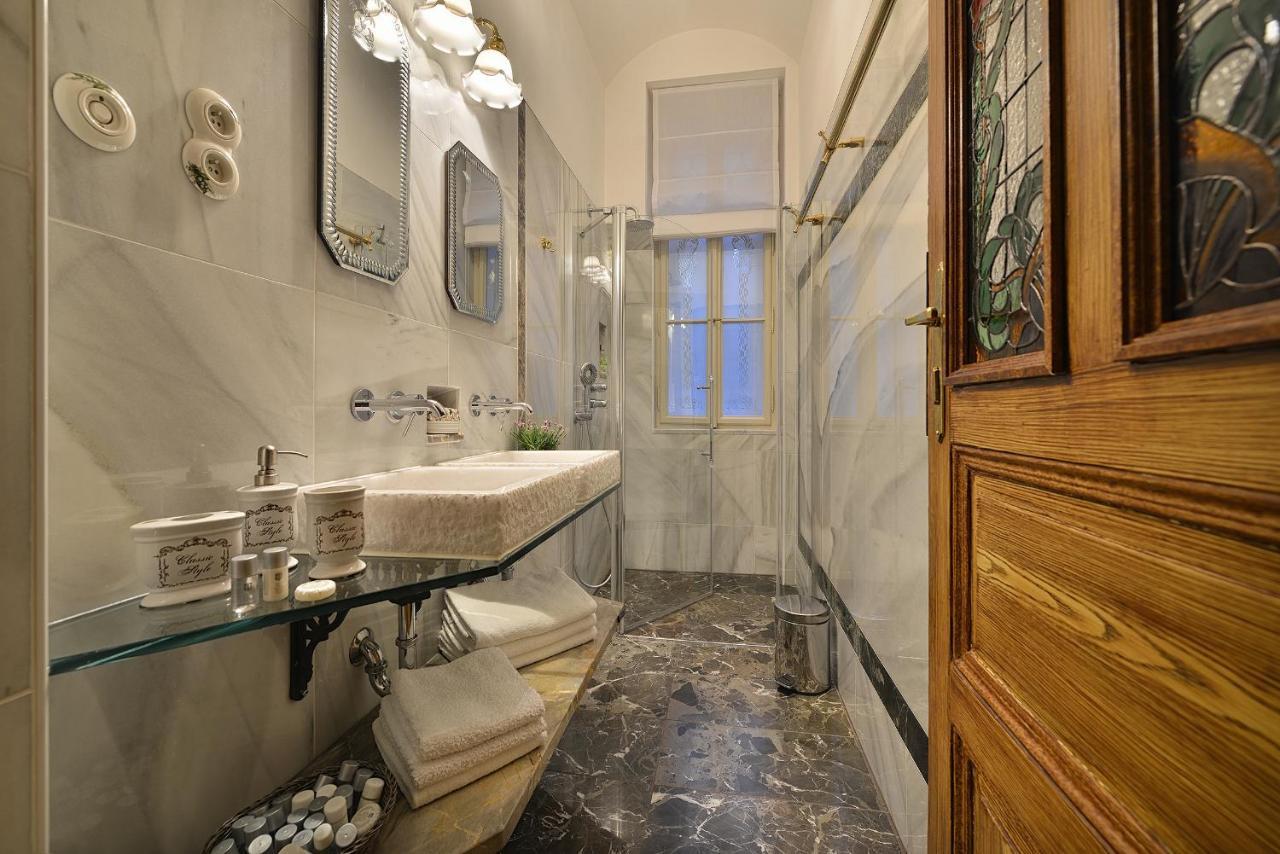 Apartman Dalia Janackovo Nabrezi Prag Exteriör bild