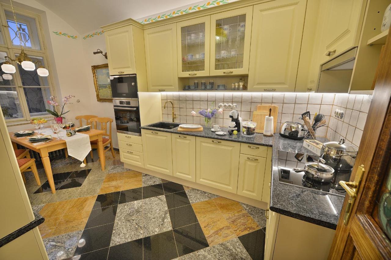 Apartman Dalia Janackovo Nabrezi Prag Exteriör bild