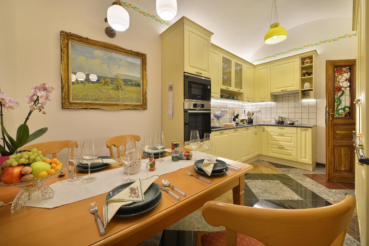 Apartman Dalia Janackovo Nabrezi Prag Exteriör bild