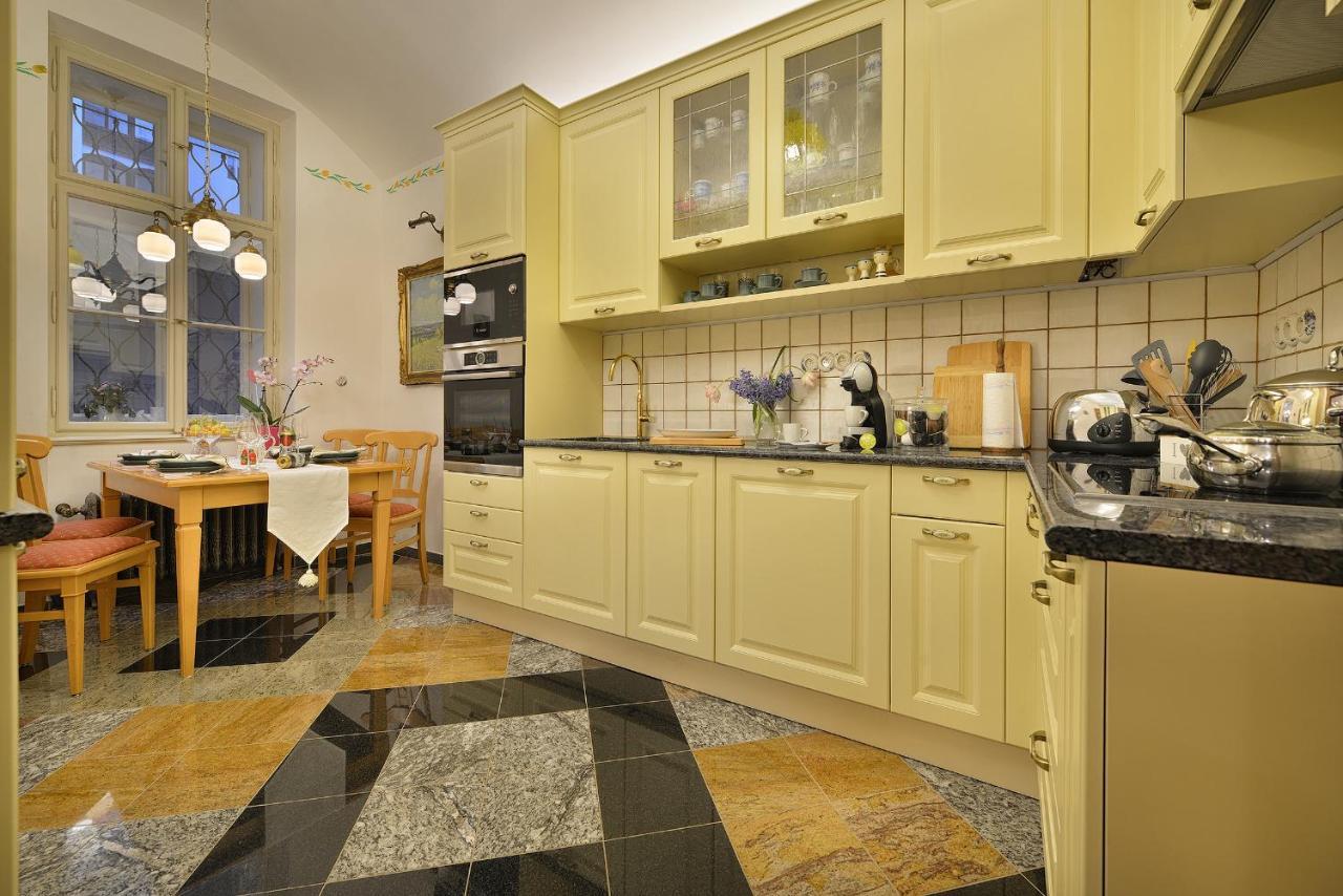 Apartman Dalia Janackovo Nabrezi Prag Exteriör bild