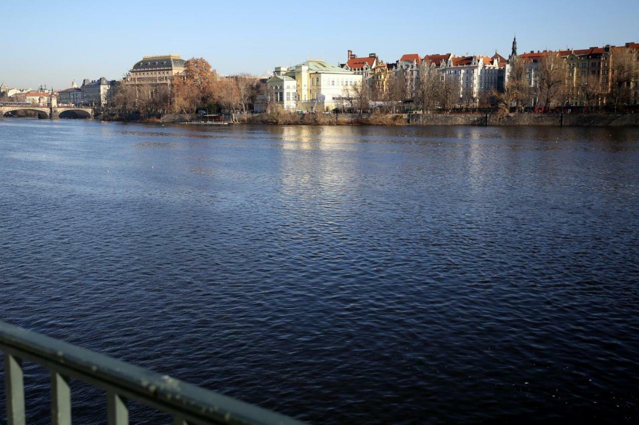 Apartman Dalia Janackovo Nabrezi Prag Exteriör bild