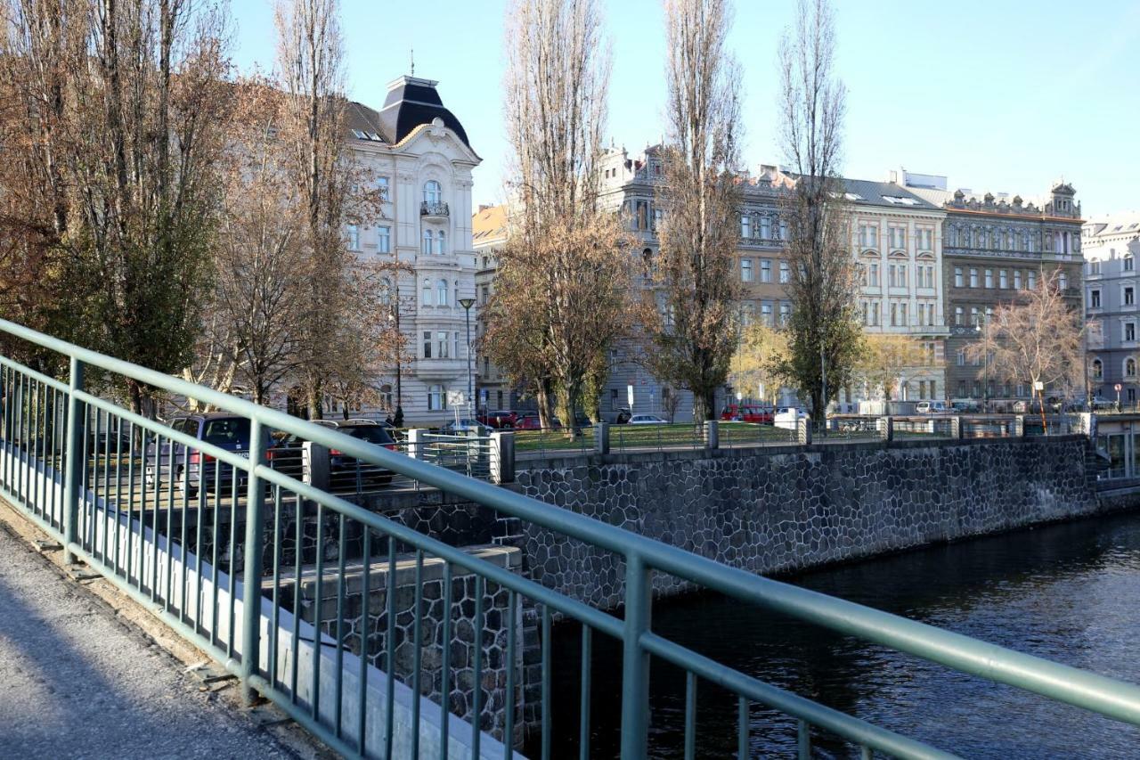 Apartman Dalia Janackovo Nabrezi Prag Exteriör bild